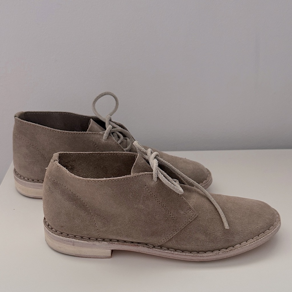 Vince Suede Chukka Lace Ankle Boot Size 37/6.5 women’s EUC